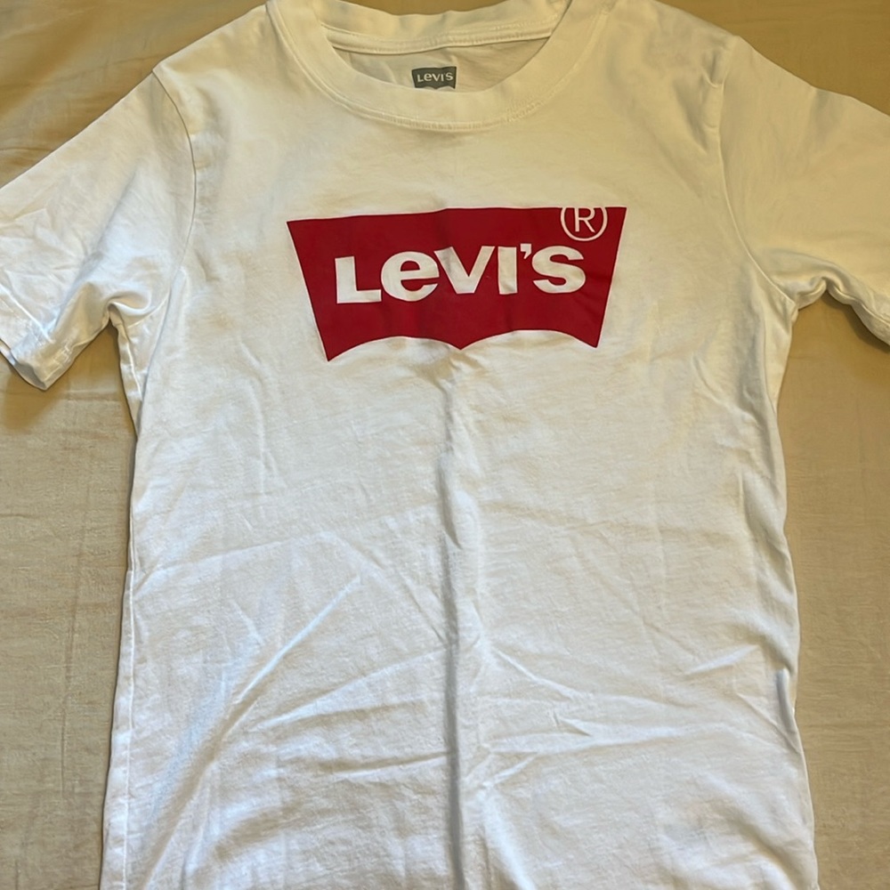 LEVI’S logo white shirt